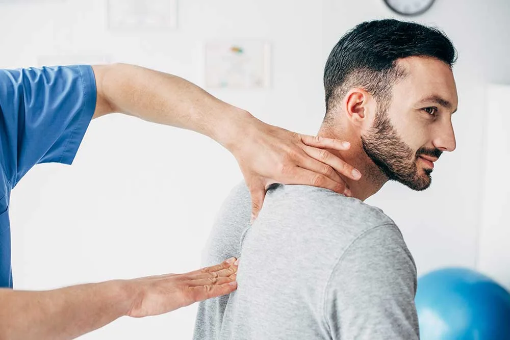 Better Choice for Pain: Osteopath or Chiropractor? 3 Key Differences
