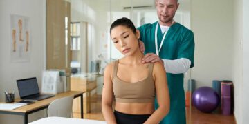 Better Relief for Pinched Nerve: See a Doctor or Chiropractor?