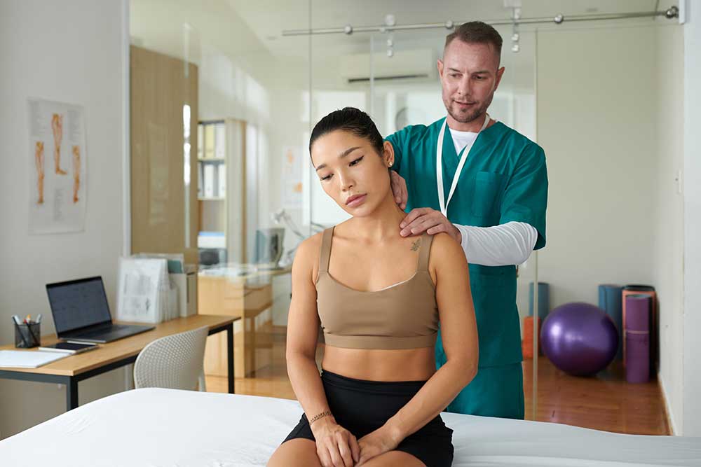Better Relief for Pinched Nerve: See a Doctor or Chiropractor?