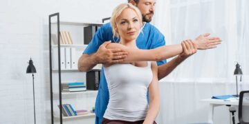 How Do You Know If You Need a Physio or a Chiropractor?